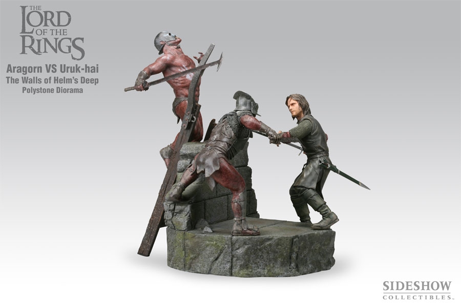 LOTR The Walls of Helms Deep Aragorn vs UrukHai Diorama Statuen und