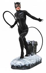 DC Comics Gallery: Batman Returns Movie - Catwoman PVC Statue