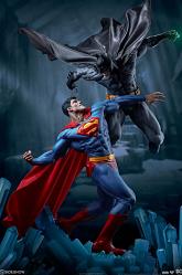 DC Comics: Batman vs Superman Diorama