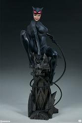 DC Comics: Catwoman Premium Statue