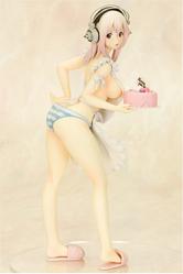 Nitro Super Sonic PVC Statue 1/7 Super Soniko Striped Underwear