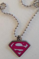 Superman Anhänger mit Kette Pink Logo