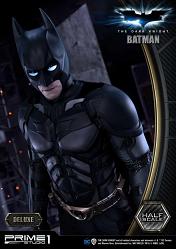 DC Comics: The Dark Knight - Deluxe Batman 1:2 Scale Statue