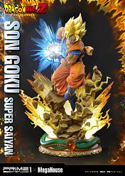 Dragon Ball Z: Deluxe Super Saiyan Goku 25 inch Statue