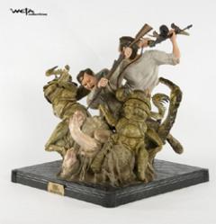 King Kong - Jack and Denhams Revine Struggle WETA Statue