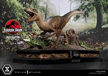 Jurassic Park: Velociraptor Attack 1:6 Scale Statue