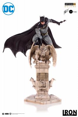 DC Comics: Deluxe Batman 1:10 Scale Statue - by Eddy Barrows