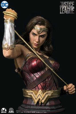 DC Comics: Wonder Woman Life Sized Bust