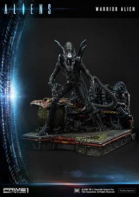Aliens: Warrior Alien 26 inch Diorama