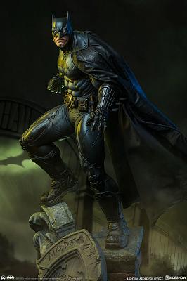 DC Comics: Batman Premium Statue