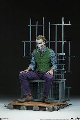 DC Comics: The Dark Knight - The Joker Premium Statue