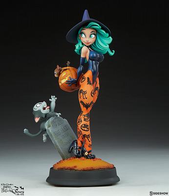 Happy HallowQueens: Pumpkin Witch 13.25 inch Statue