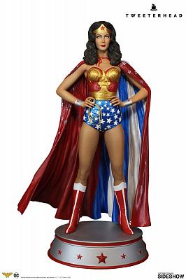 DC Comics: Wonder Woman Cape Variant Maquette