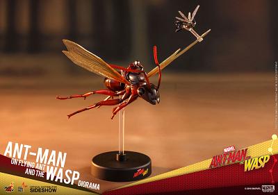 Marvel: Ant-Man on Flying Ant and The Wasp Diorama