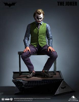 DC Comics: The Dark Knight - Joker Special Version 1:3 Scale Sta