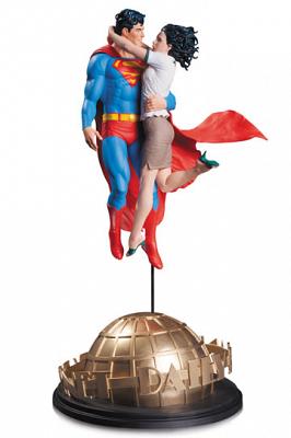 DC Comics Designer Statue Superman & Lois Lane by Tim Bruckner 4