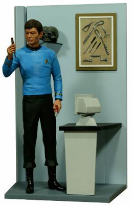 Star Trek TOS Statue 1/6 Dr. McCoy 31 cm